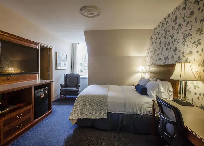 Hotel Illini Union 2*