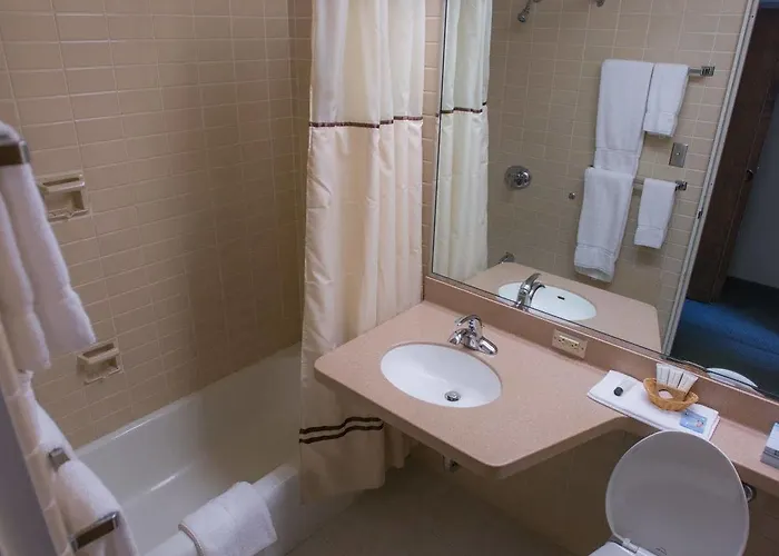 Illini Union Hotel 2*