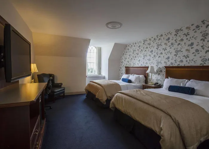 Illini Union Hotel 2*